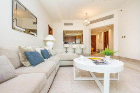 Bespoke Holiday Homes - Palm Jumeirah- 2 Bedroom with Gym, Beach & Pool Access, South Residence